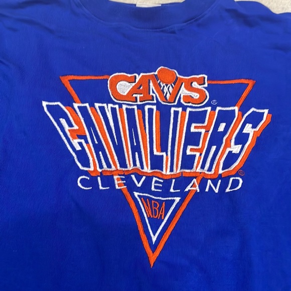 Vintage Cleveland Cavaliers Embroidered Tee Shirt 80s Style CAVS NBA - Picture 2 of 3